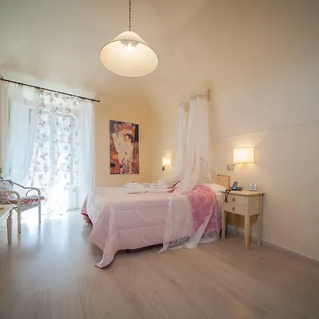 Etruria Otel 3*